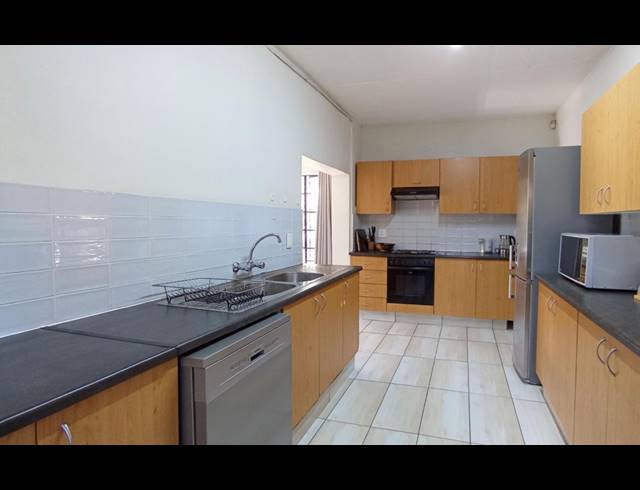 3 BEDROOM HOUSE FOR SALE IN MORELETA PARK